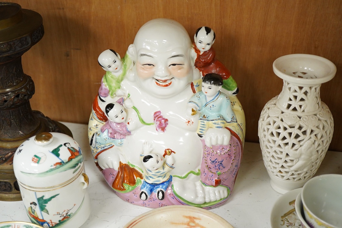 A collection of Chinese and Japanese collectables to include bronzes, cloisonné, 18th century and later ceramics etc